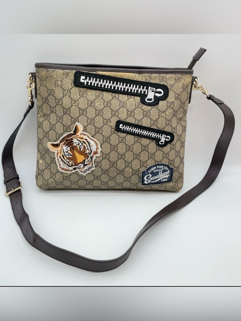 Gucci Courrier Gg Supreme Messenger Bag With Tiger Patch